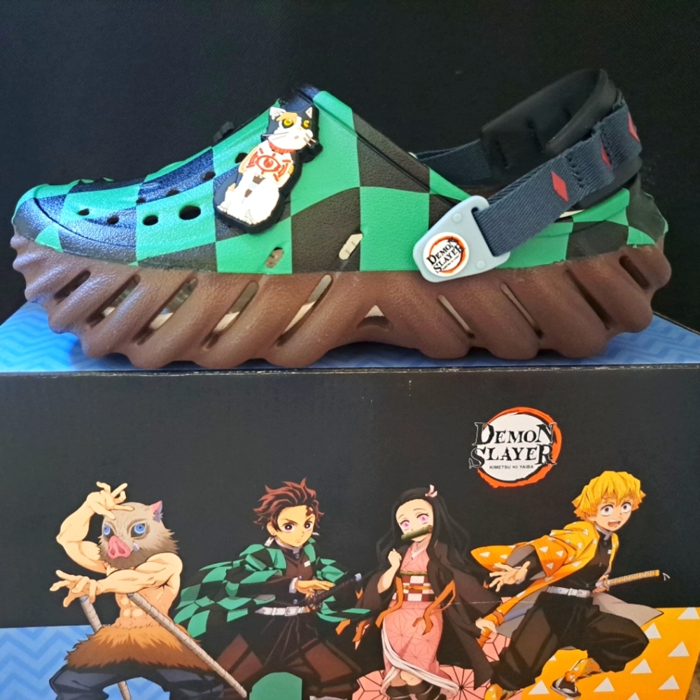 DEMON SLAYER TANJIRO CROCS SIZE  9 women  GREEN AND BLACK